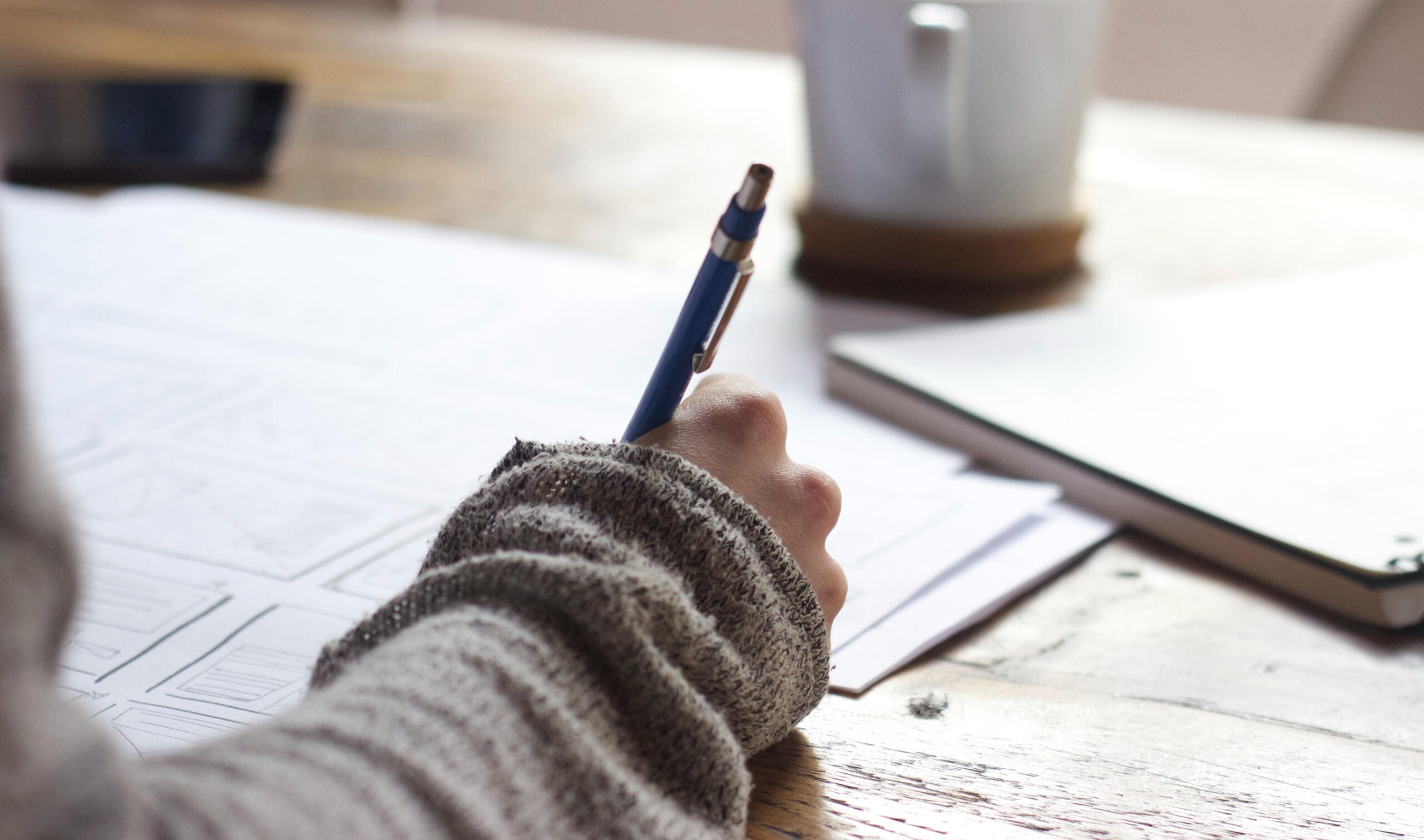 Yrittäjän kolme hattua, kuvassa tosin lippis